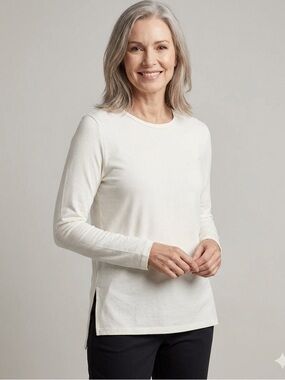 Anne French Classic Cream Long-Sleeve Crewneck Shirt, Women’s Size Medium Shirt